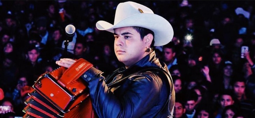 contratar a alfredito olivas