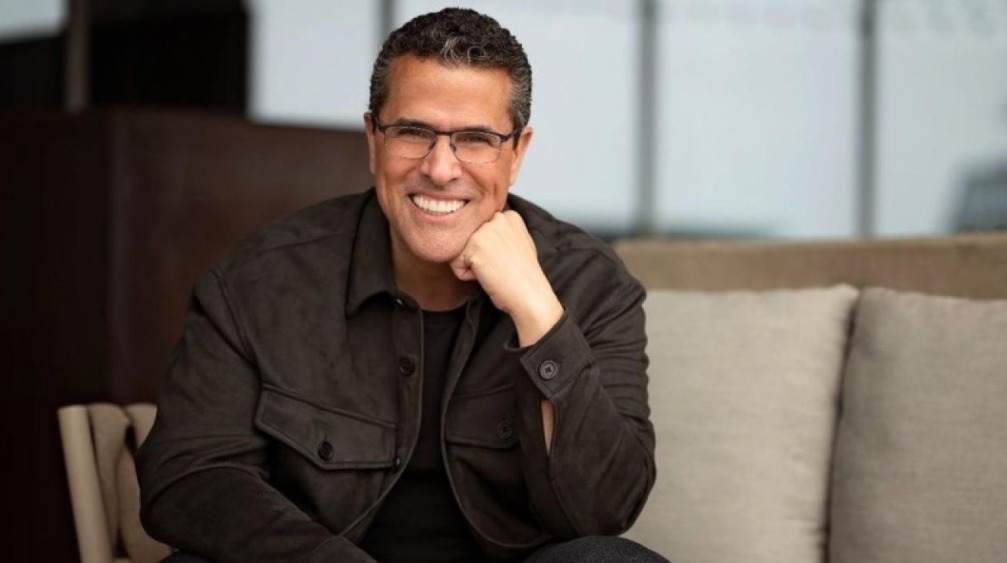 contratar a marco antonio regil
