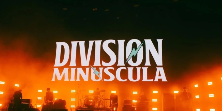 contratar a división minúscula